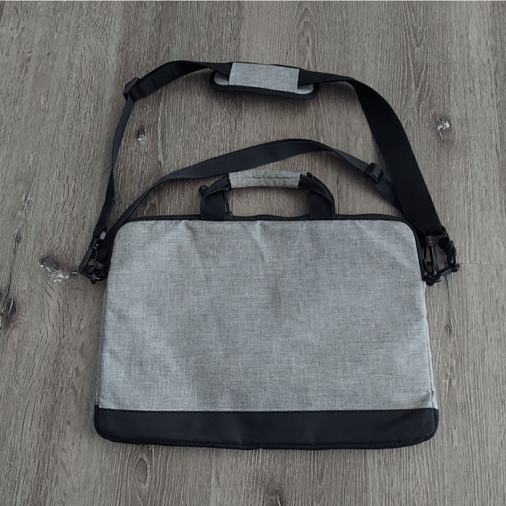 Targus 15.6" Strata Slipcase Pewter - Picture 2 of 5